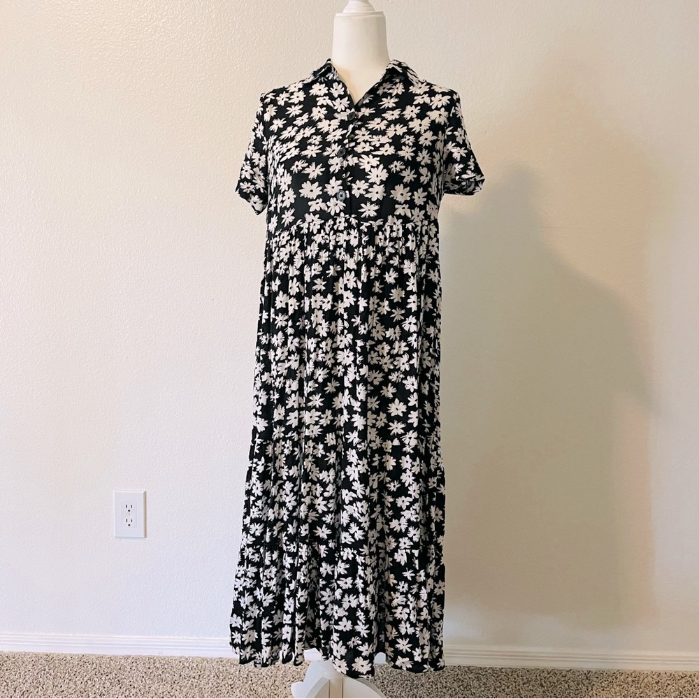 🌹 Urban Outfitters Black and White Daisy Midi Dress Size S